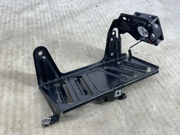 BMW 7 F01 (2008 - 2016) 9153135 Кронштейн усилителя звука — фото 1