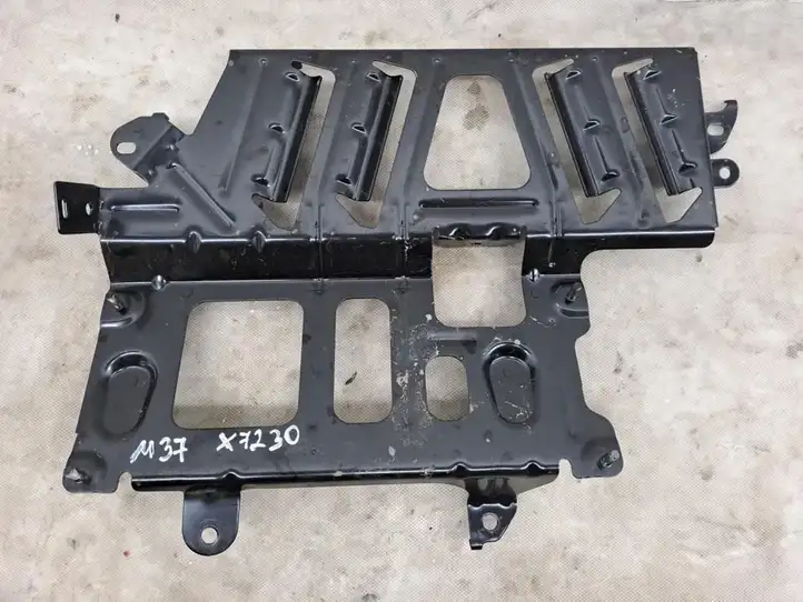 BMW X3 F25 (2010 - 2017) 9188582 Кронштейн усилителя звука — фото 1