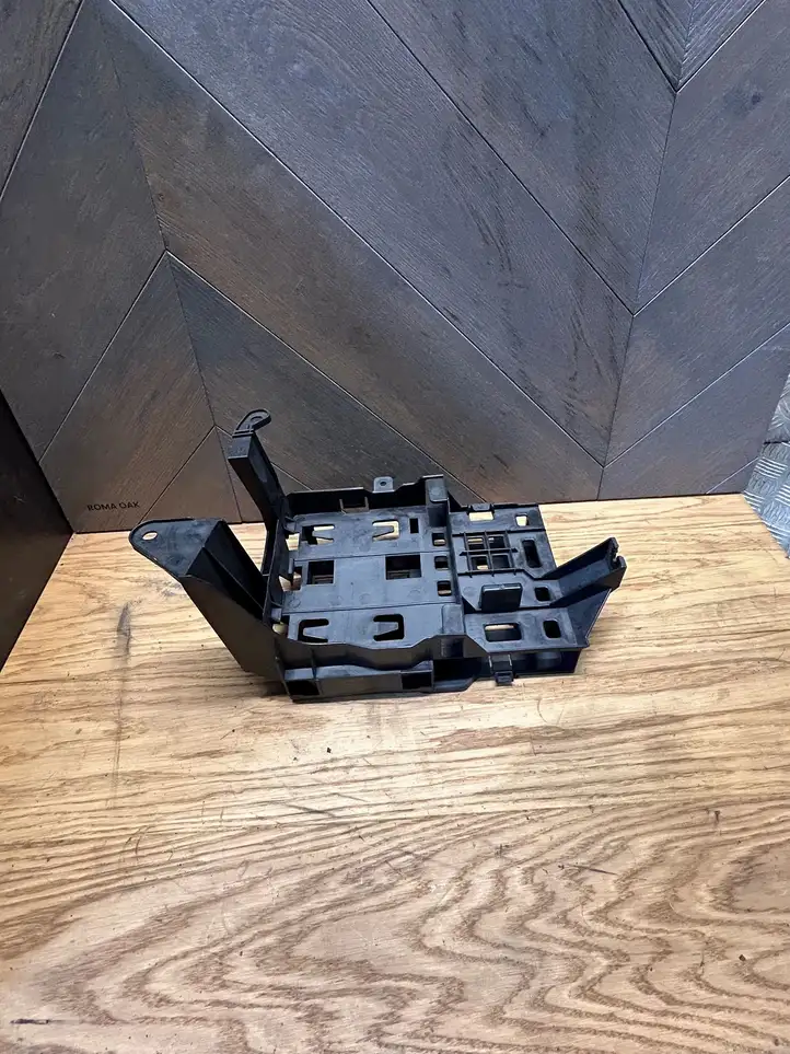 Audi A5 8T 8F (2011 - 2016) 8T8907461 Кронштейн усилителя звука — фото 1