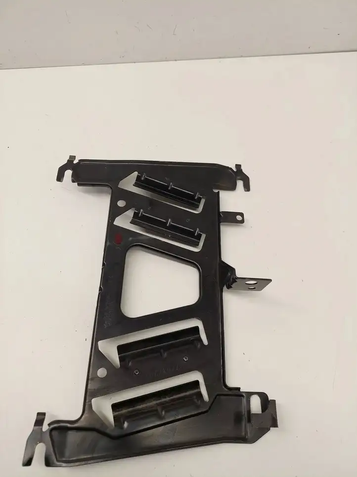 BMW 3 F30 F35 F31 (2012 - 2018) 23310110 Кронштейн усилителя звука — фото 4