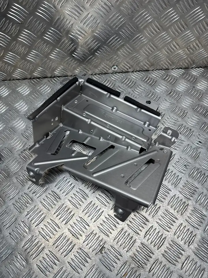 BMW 7 G11 G12 (2015 - 2022) 9353270 Кронштейн усилителя звука — фото 1