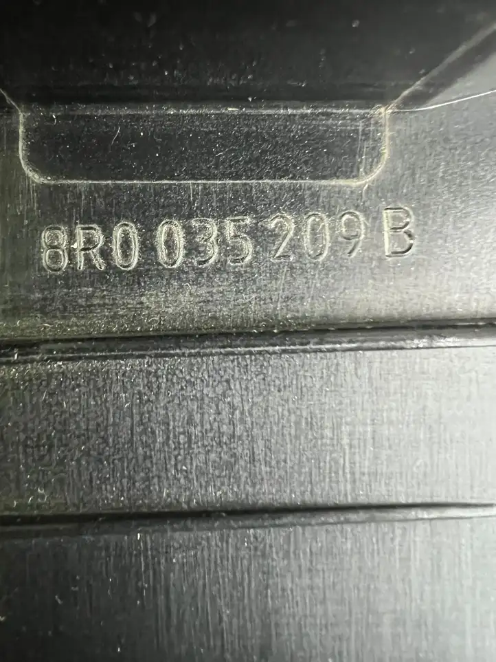 Audi Q5 SQ5 (2012 - 2017) 8R0035209B Кронштейн усилителя звука — фото 3