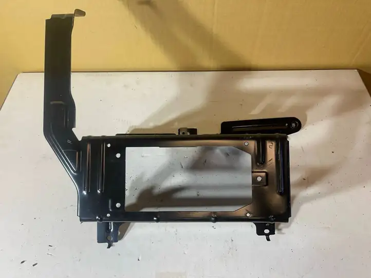 BMW X5 E70 (2006 - 2013)  8501297 Держатель / кронштейн усилителя звука