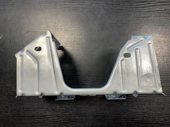BMW 5 F10 F11 (2009 - 2016) 9174269 Кронштейн усилителя звука — фото 4