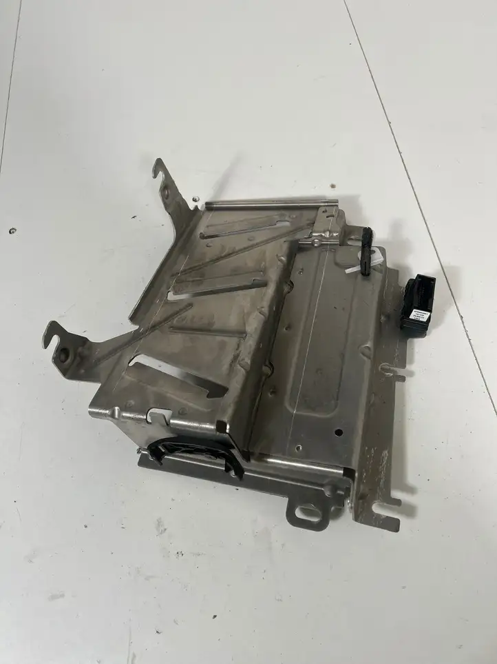 BMW 7 G11 G12 (2015 - 2022) 9353270 Кронштейн усилителя звука — фото 3
