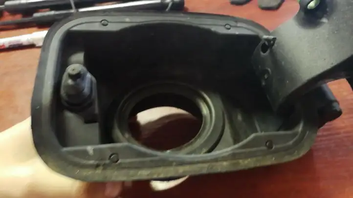 BMW 5 E60 E61 (2004 - 2010) 7183712 Крышка топливного бака — фото 2