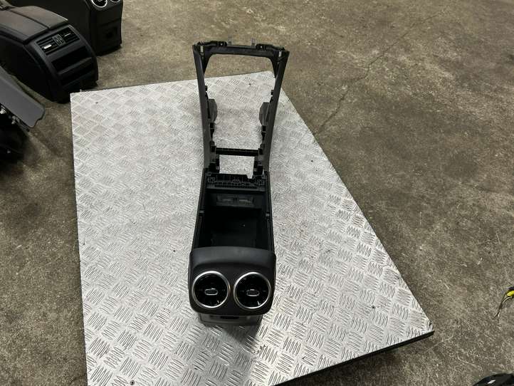 Mercedes-Benz A W177 (2018 - )   Подлокотник