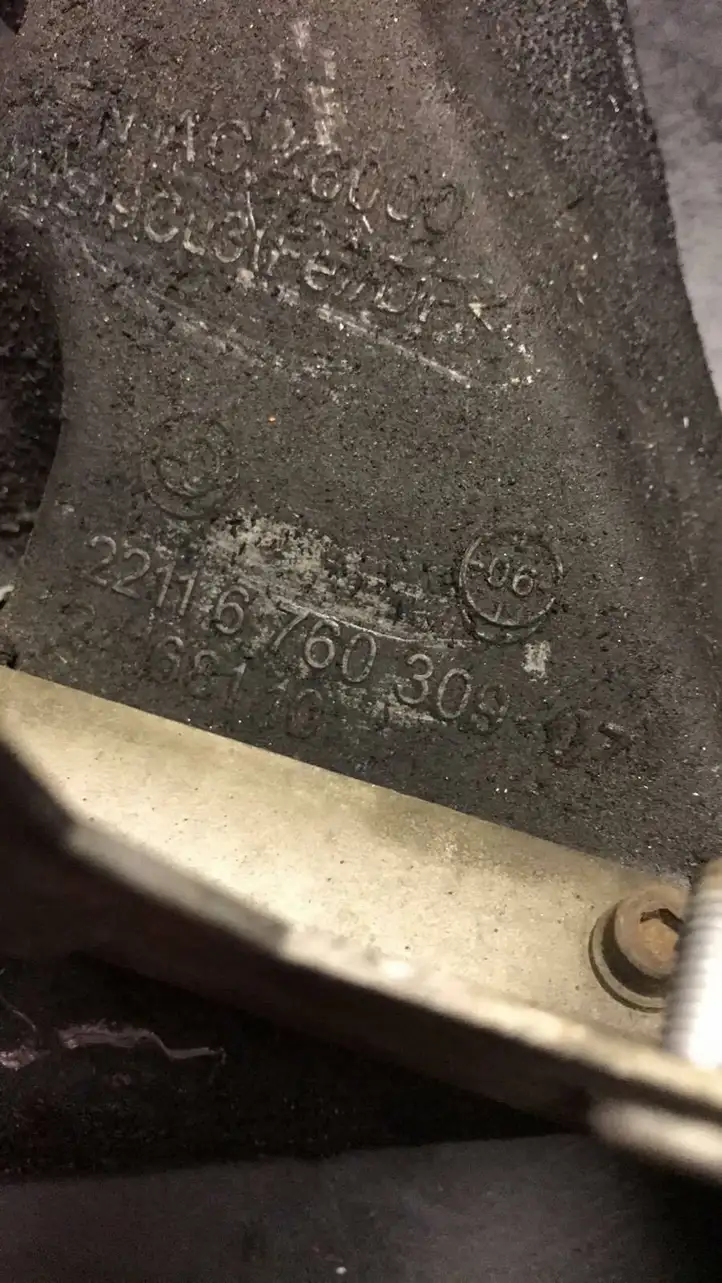 BMW 3 E90 E91 (2005 - 2012) 6760309 Кронштейн двигателя — фото 3