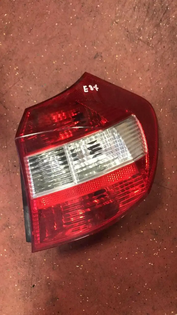 BMW 1 E81 E87 (2004 - 2011) 6324502 Задний фонарь в кузове — фото 1