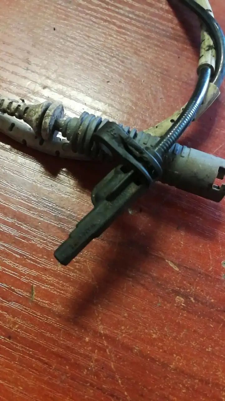 BMW 3 E92 E93 (2005 - 2014) 6762476 Задний датчик ABS — фото 2