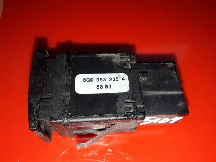 Volkswagen Polo (2001 - 2005)  6Q0953235A Включатель аварийных фонарей