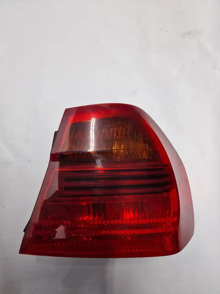 BMW 3 E90 E91 (2005 - 2012) 276302 Задний фонарь в кузове — фото 1