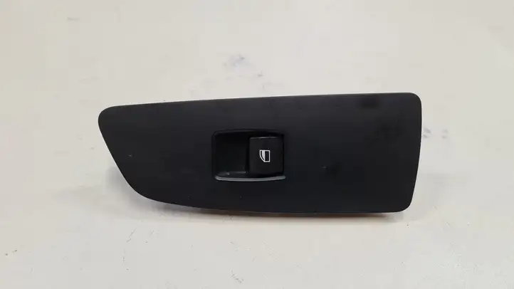 BMW 3 E90 E91 (2005 - 2012) 15979800 Кнопка стеклоподъемников — фото 1