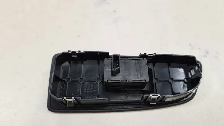 BMW 3 E90 E91 (2005 - 2012) 15979800 Кнопка стеклоподъемников — фото 3