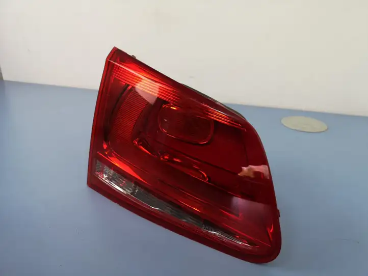 Volkswagen Touareg II (2010 - 2018) 7P6945093A Задний фонарь в крышке багажника — фото 6
