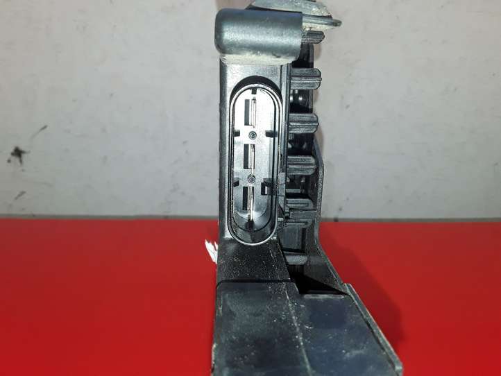 Mercedes-Benz E W212 (2009 - 2016)  540705121071 Узел подключения плюсовых проводов