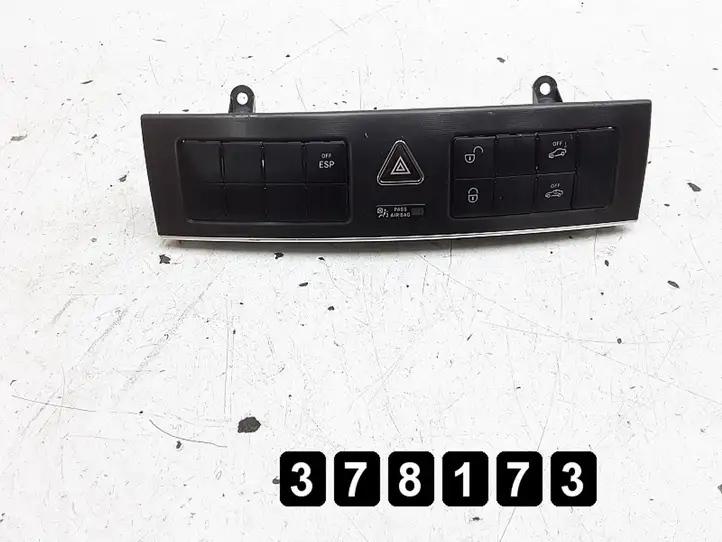 Mercedes-Benz C W203 (2000 - 2007) 2038703310 Другие включатели / ручки/ переключатели — фото 1