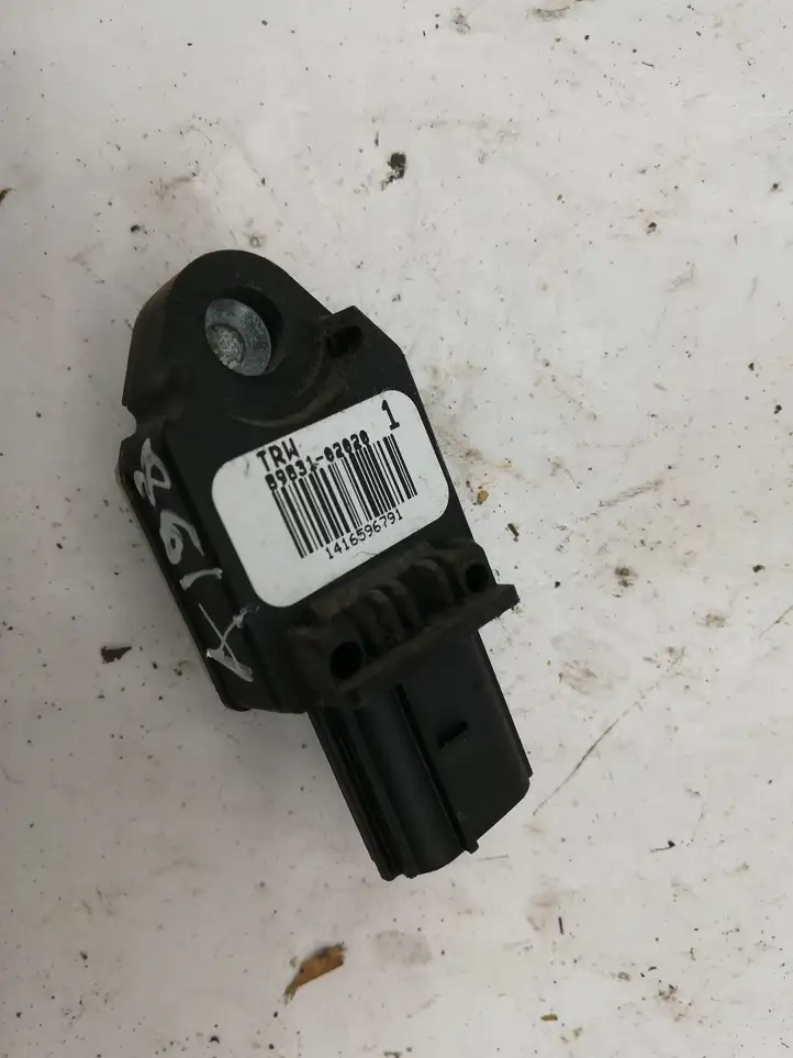 Toyota Avensis T250 (2006 - 2009) 8983102020 Датчик удара SRS — фото 1