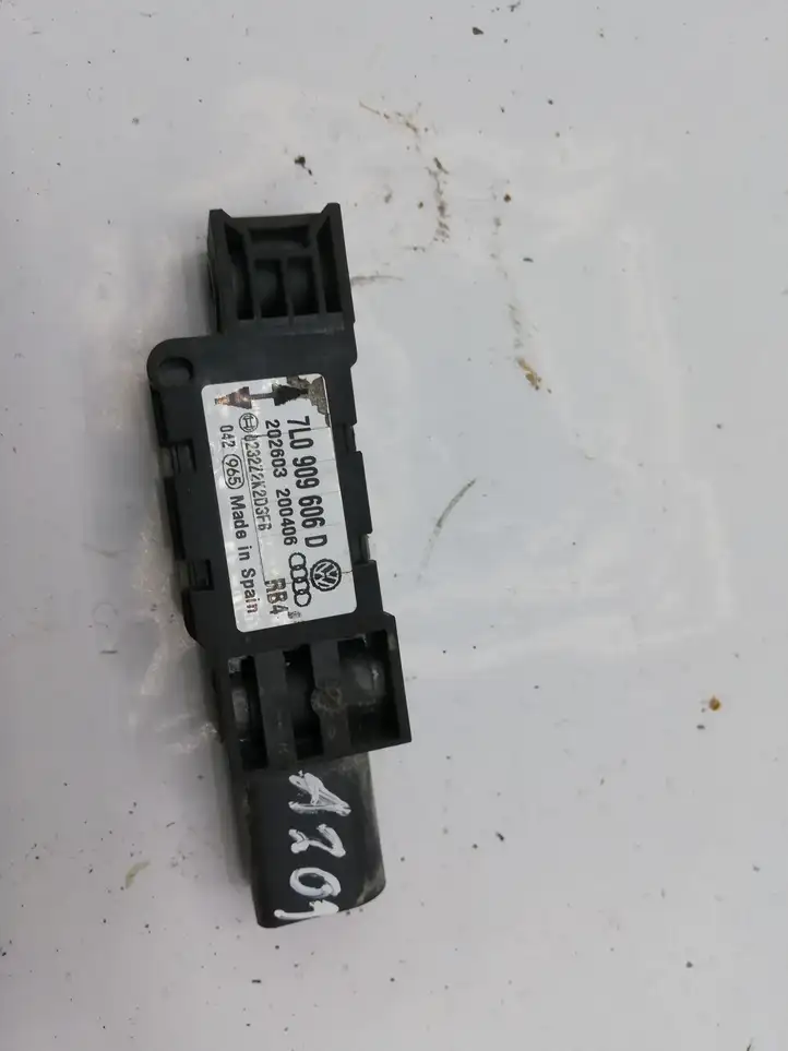 Volkswagen Touareg I (2002 - 2010) 7L0909606 Датчик удара SRS — фото 1