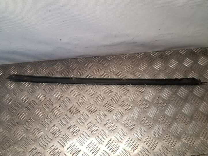 Chrysler 300C (2005 - 2011)  04805888AC Отделка стоек лобового стекла