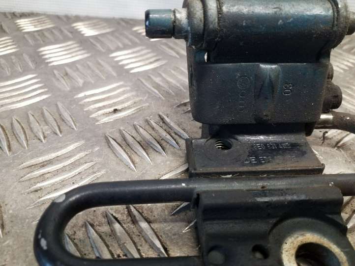 Audi A4 (2004 - 2009)  8E0831411B Нижняя петля передней двери