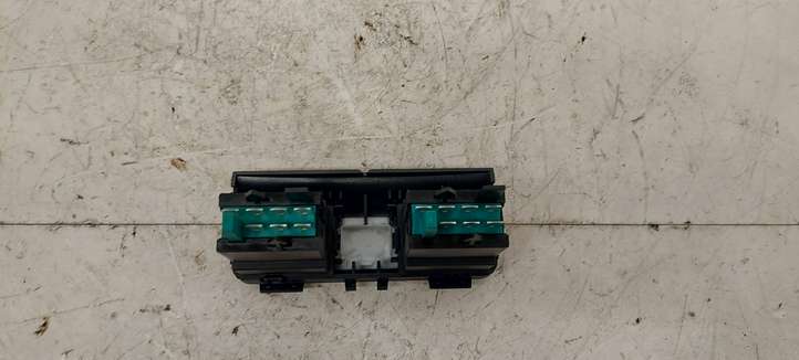 Audi A4 (2000 - 2006)  4E0963563A Включатель обогрева
