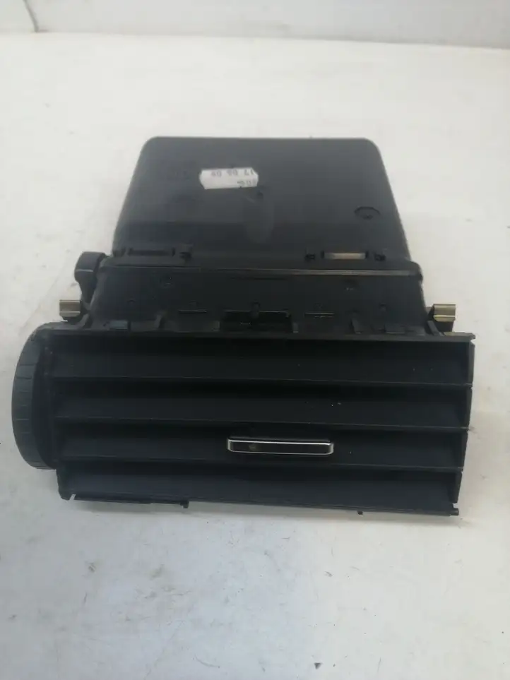 Ford C-MAX I (2007 - 2010) 3M51R014L21AE Боковой воздушный дефлектор — фото 1
