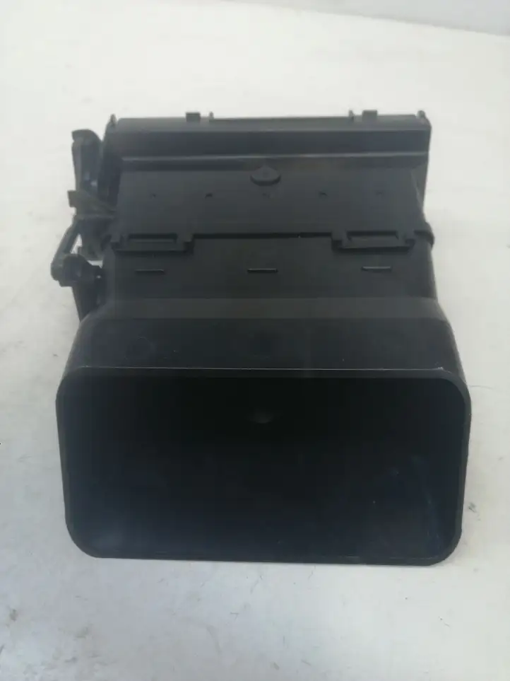Ford C-MAX I (2007 - 2010) 3M51R014L21AE Боковой воздушный дефлектор — фото 3