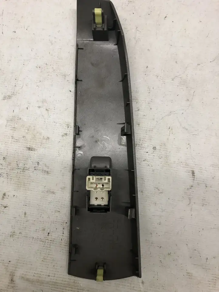 Toyota Prius (XW20) (2003 - 2009) Накладка кнопки стеклоподъемника — фото 2