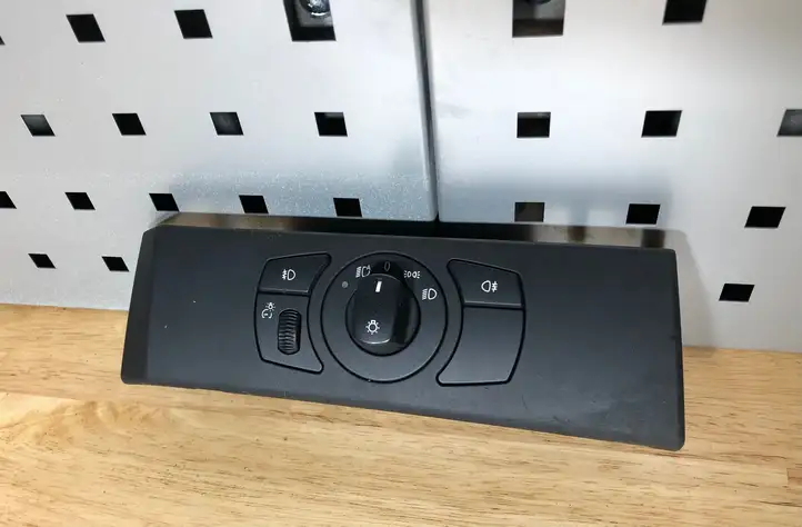 BMW 5 E60 E61 (2004 - 2010) 6953735 Включатель фонарей — фото 1
