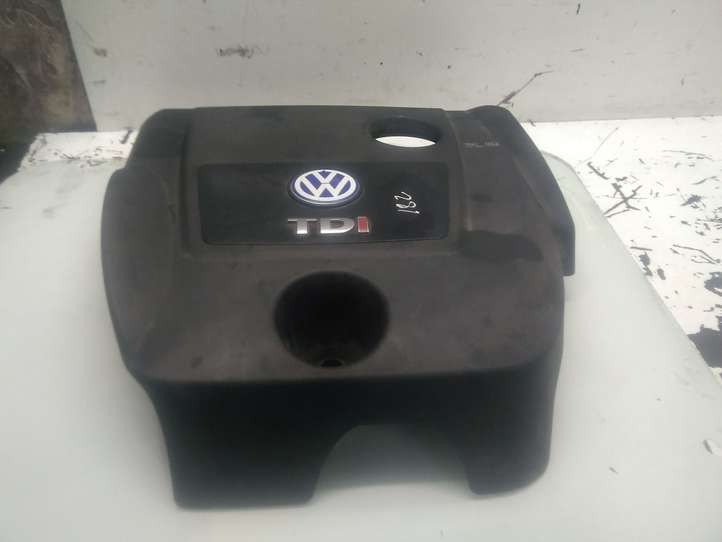 Volkswagen Golf IV (1998 - 2005)  8E0145806C Крышка двигателя (отделка)