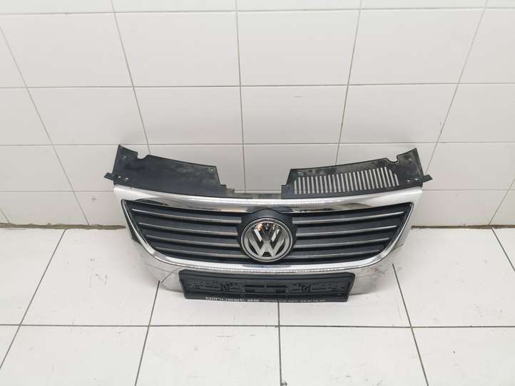 Volkswagen PASSAT B6 (2005 - 2010)  3C085365D Верхняя решётка