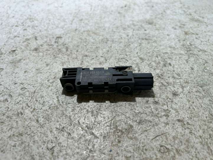 Audi A4 (2004 - 2009)  8E0959651A Датчик удара надувных подушек