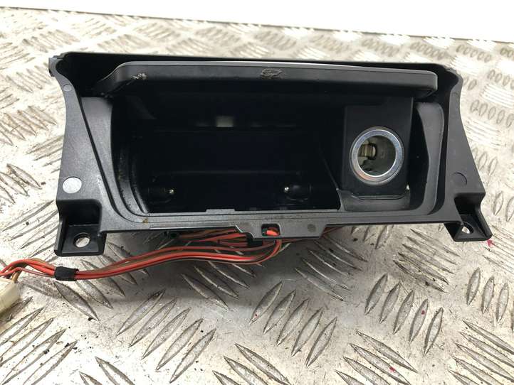 BMW 5 F10 F11 (2009 - 2016)  9171558 Пепельница