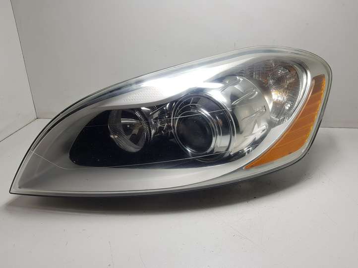 Volvo XC60 (2008 - 2013)  30763137 Передняя фара