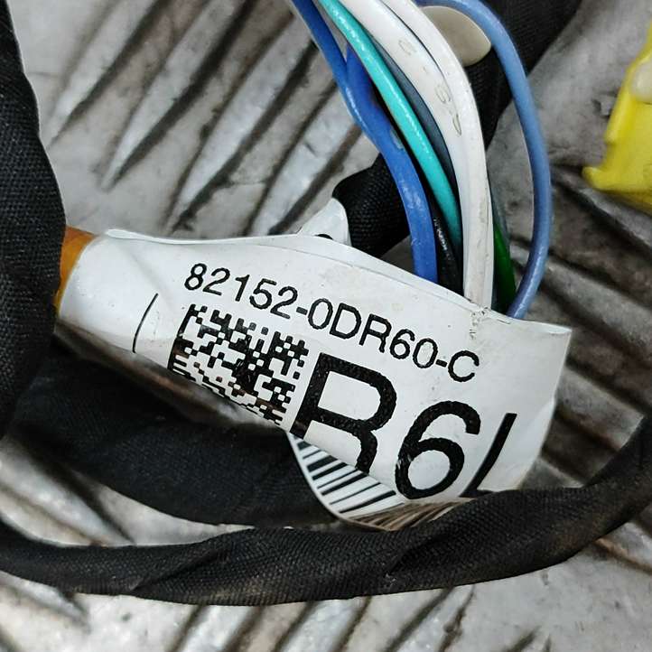 Toyota Yaris Cross (2020 - )  821520DR60 Проводка передних дверей