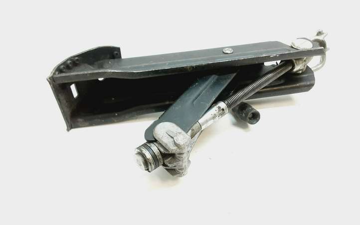 Mercedes-Benz E W211 (2002 - 2009)  A2115830215 Домкрат (данкрат)