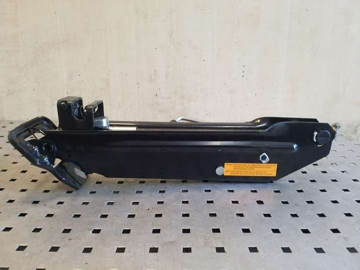 Audi Q5 (2008 - 2012)  8R0011031 Домкрат (данкрат)