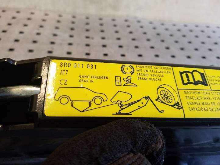 Audi Q5 (2008 - 2012)  8R0011031 Домкрат (данкрат)