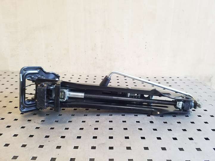 Audi Q5 (2008 - 2012)  8R0011031 Домкрат (данкрат)