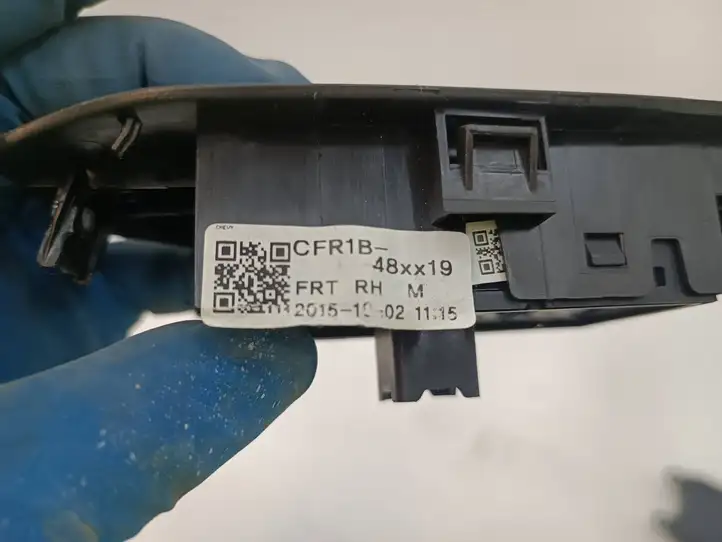 Chevrolet Trax (2013 - 2017) CFR1B Кнопка стеклоподъемников — фото 2
