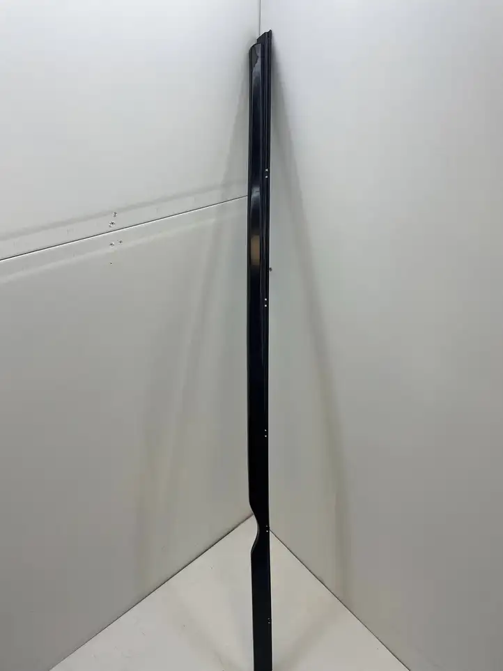 Tesla Model S (2016 - 2021) 1012215-00 Накладка порога — фото 1