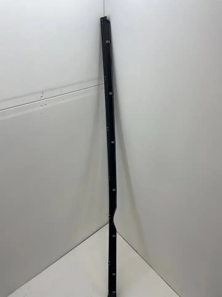 Tesla Model S (2016 - 2021) 1012215-00 Накладка порога — фото 3