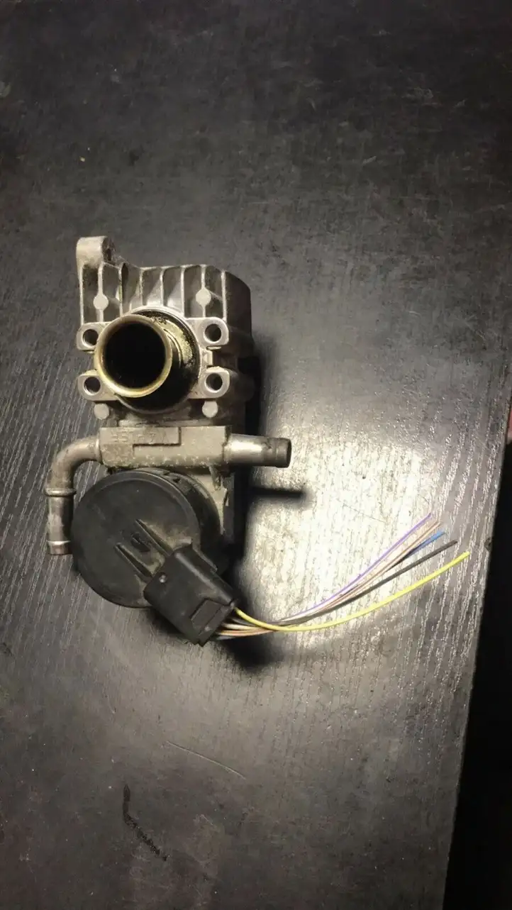 BMW 5 E60 E61 (2004 - 2010) 7548415 Клапан EGR — фото 2