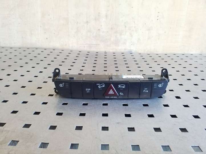 Mercedes-Benz ML W164 (2005 - 2011)  A1648709910 Включатель аварийных фонарей