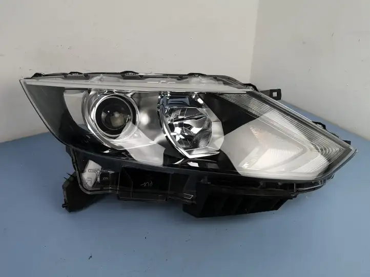Nissan Qashqai (2013 - 2017) 260104EH1A Передняя фара — фото 1