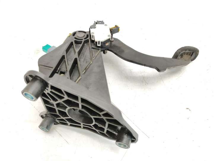 Renault Laguna (2007 - 2015)  465030297R Педаль сцепления