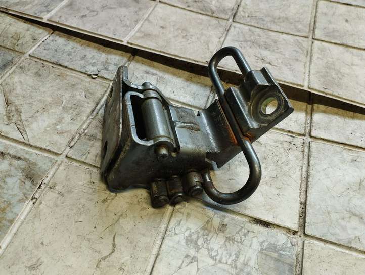 Volkswagen Touareg I (2002 - 2010)  7L0831412 Нижняя петля передней двери