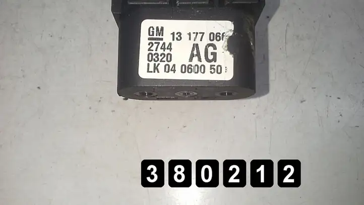 Opel Vectra C (2002 - 2005) 13177066 Другие включатели / ручки/ переключатели — фото 4