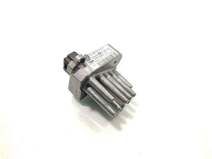 Land Rover Range Rover (2005 - 2009)  8369561 Реостат вентилятора печки